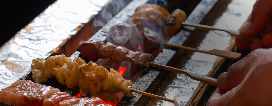 焼鳥を焼いている手元